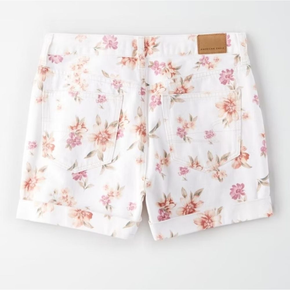 American Eagle Women White Floral Denim Mom Shorts